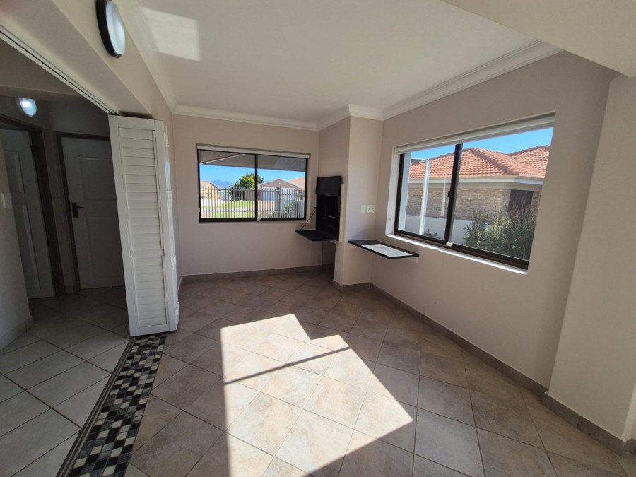 3 Bedroom Property for Sale in Hartenbos Heuwels Western Cape